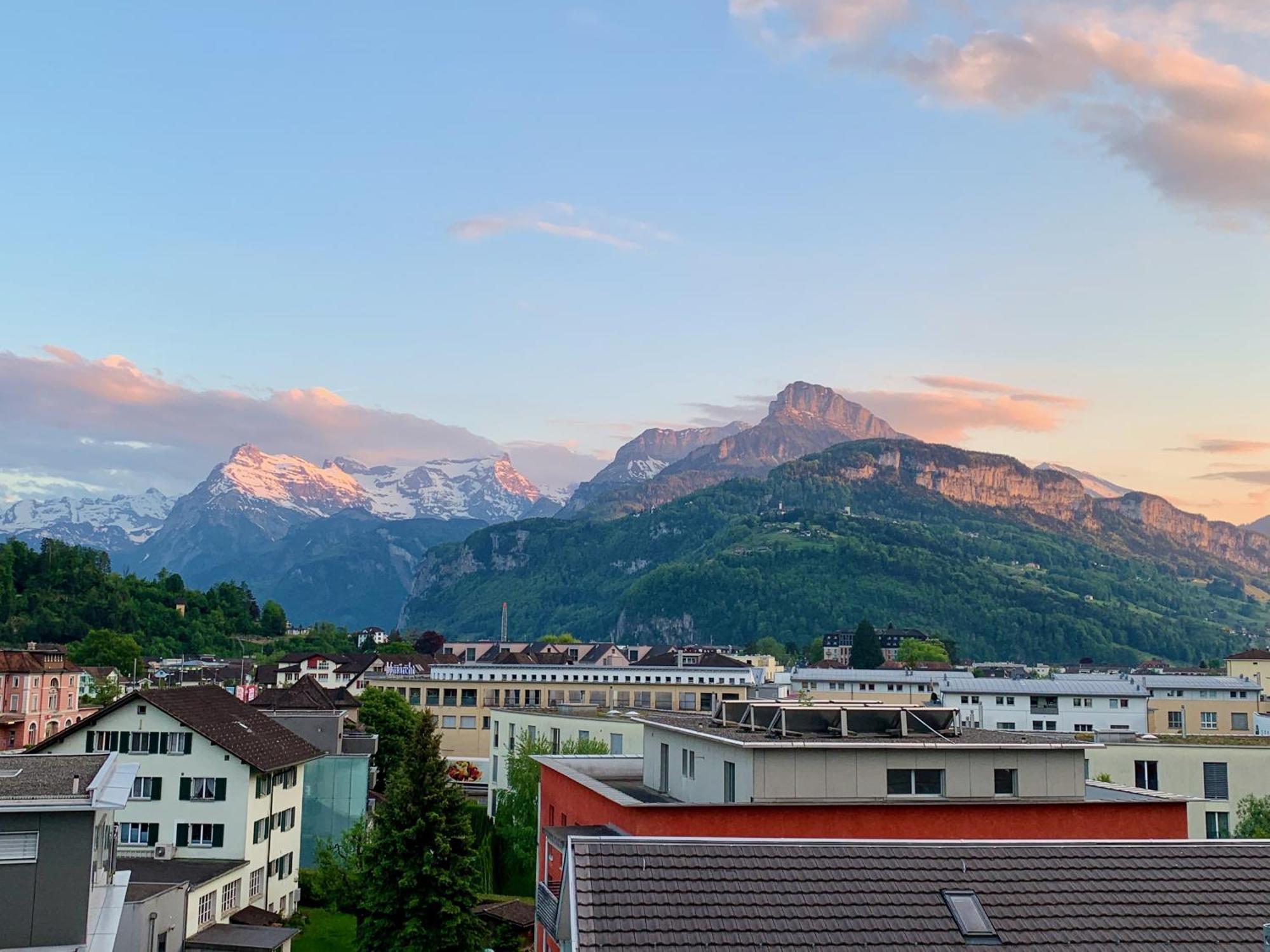 Luna O Mountainview O Pizzaoven Brunnen Exterior foto